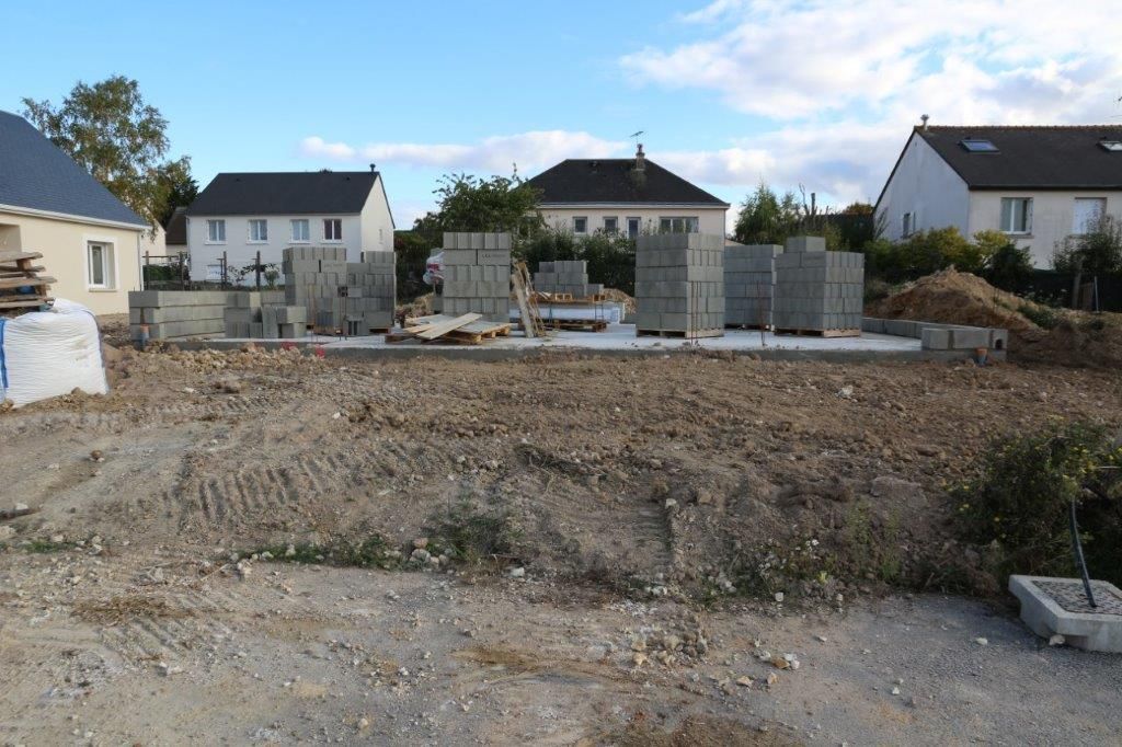 Début d'élévation des murs + un peu de terrassement