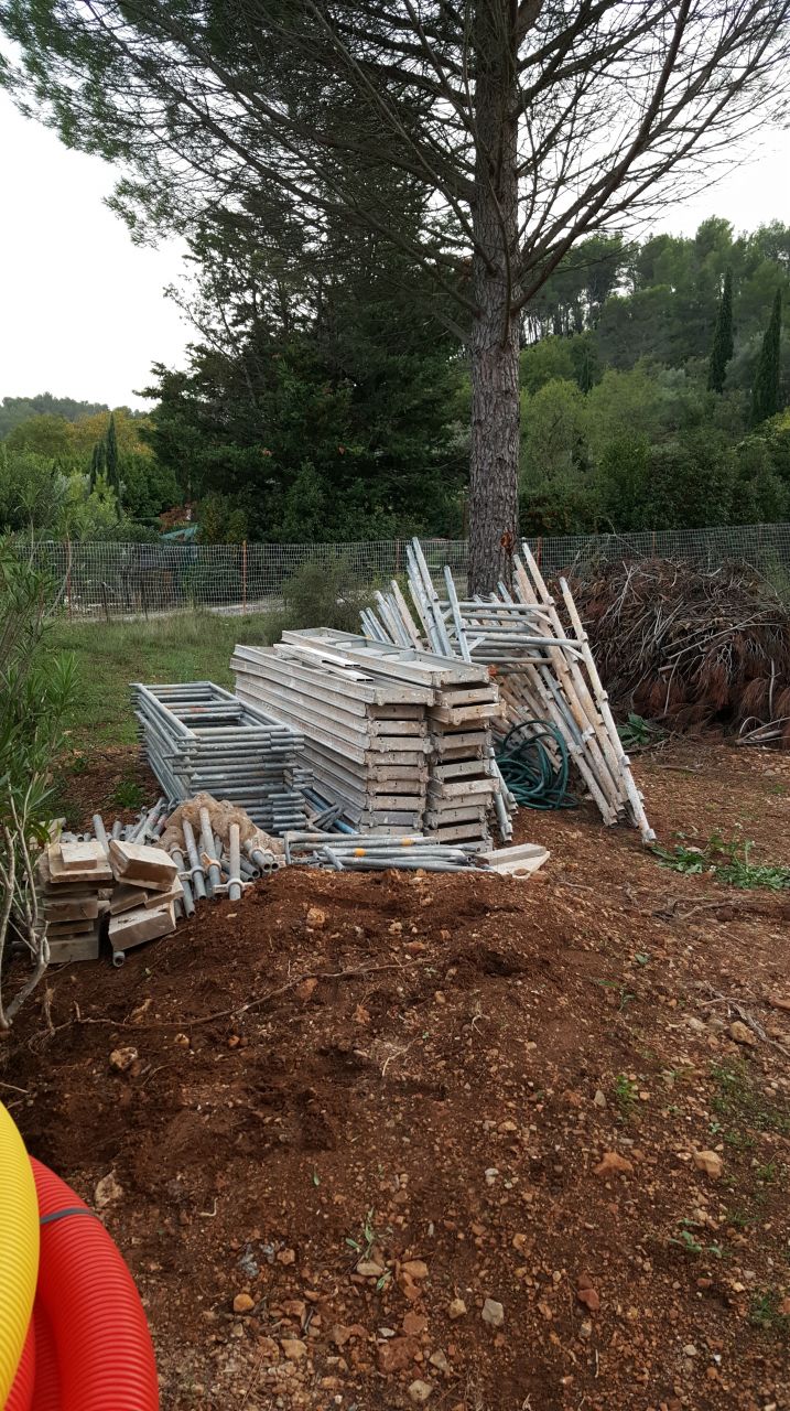 Le matériel pour la façade est arrivé ....