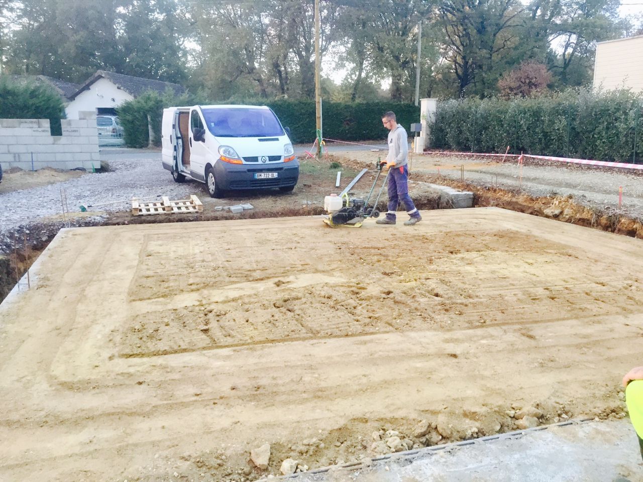 Remplissage des mur de refend et dammage pour le planch du garage