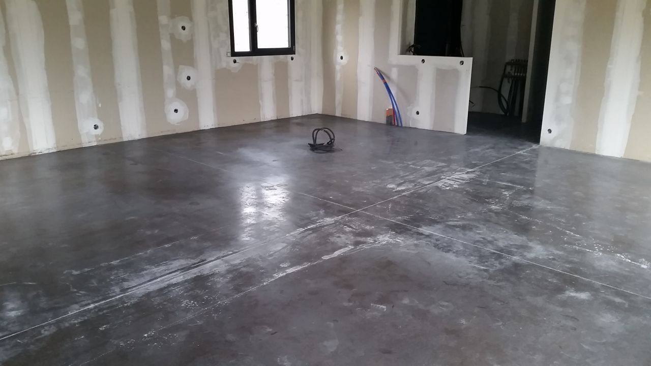 vue pièces à vivre du béton ciré