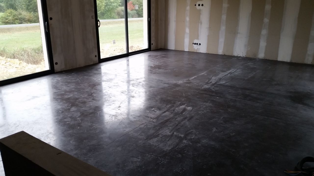 vue pièces à vivre du béton ciré brute