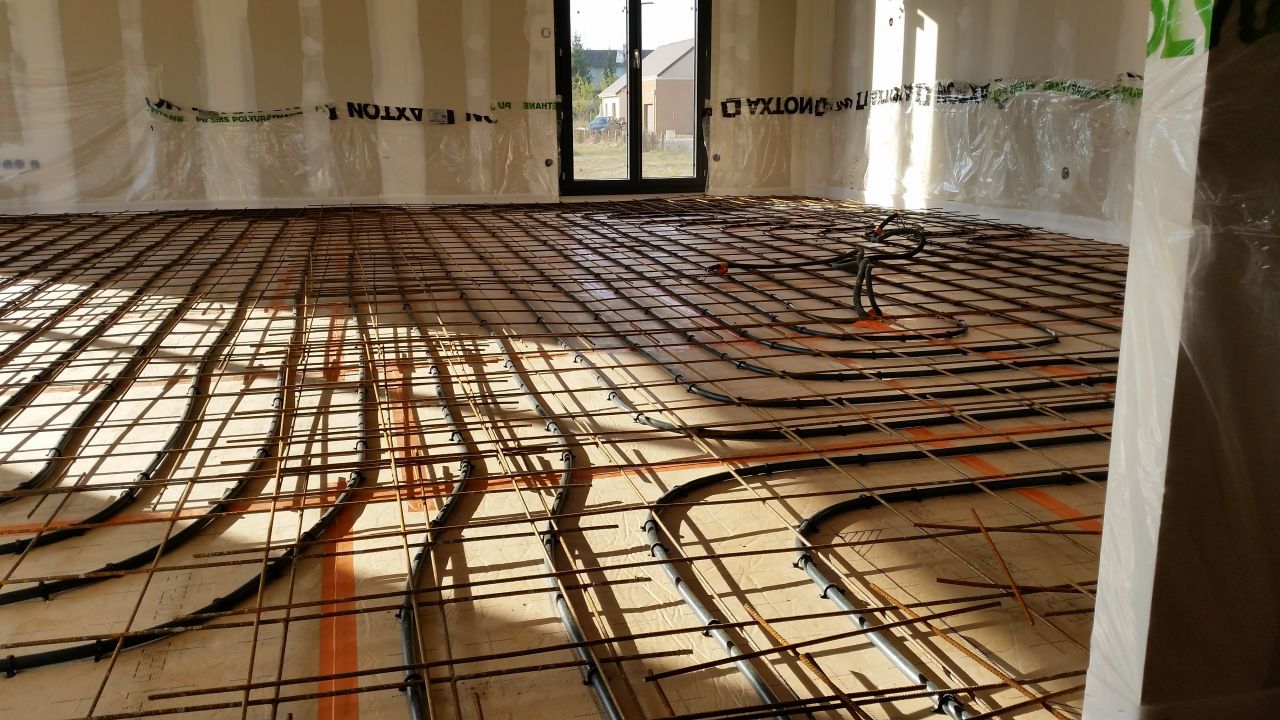 Sol de la cuisine avec ferraillage avant béton ciré