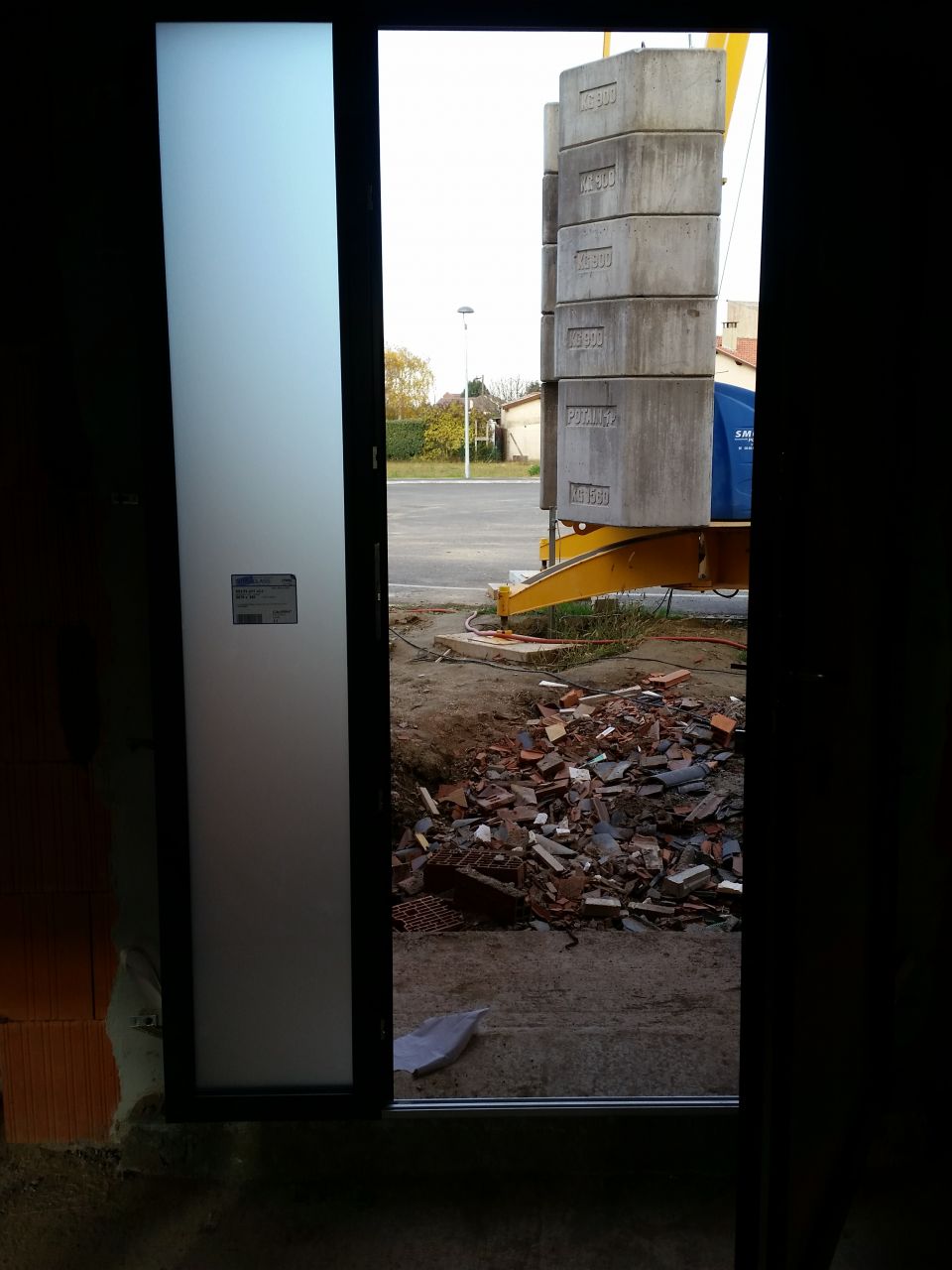 Porte d'entrée temporaire et son imposte