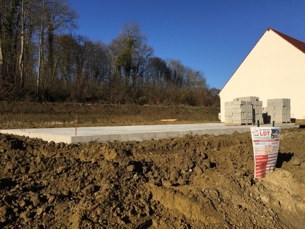 Remblai de terre autour du vide sanitaire