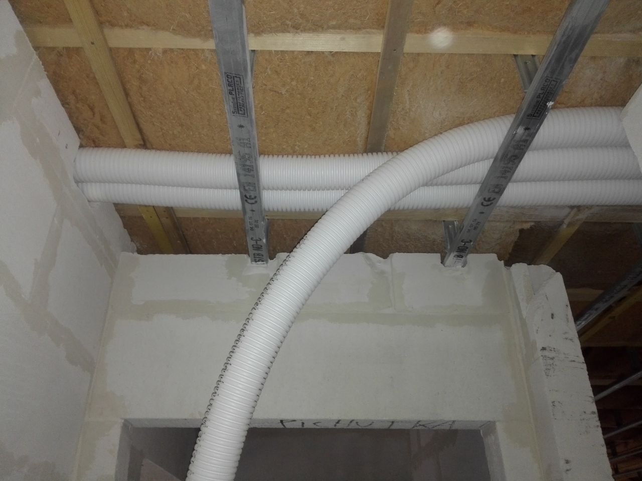 Passages des gaines de 75 dans toute la maison