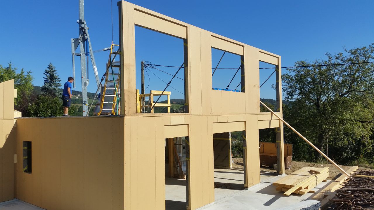 4eme jours des charpentiers  - elevation des murs de l'étage 2