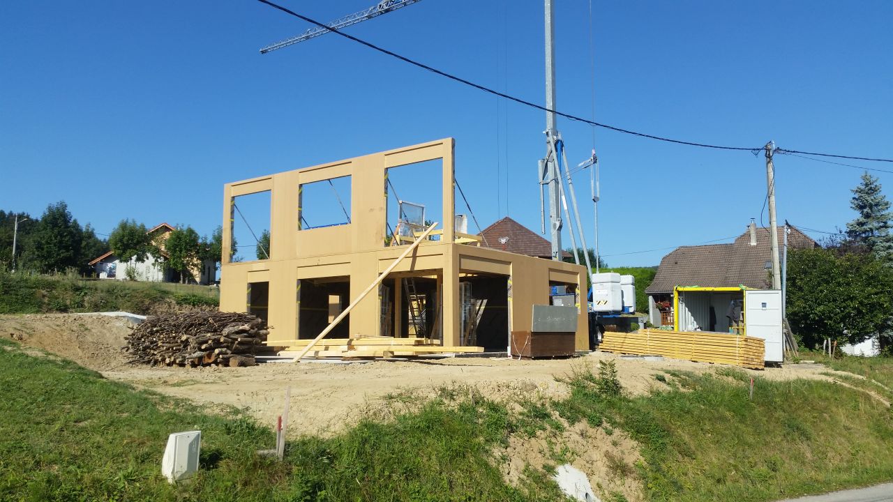 4eme jours des charpentiers  - elevation des murs de l'étage 5