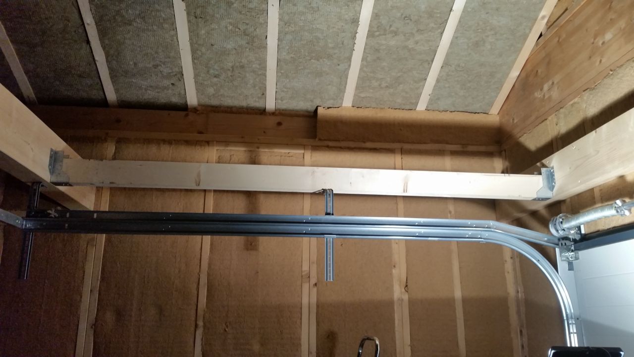Isolation laine de roche toiture dans le garage