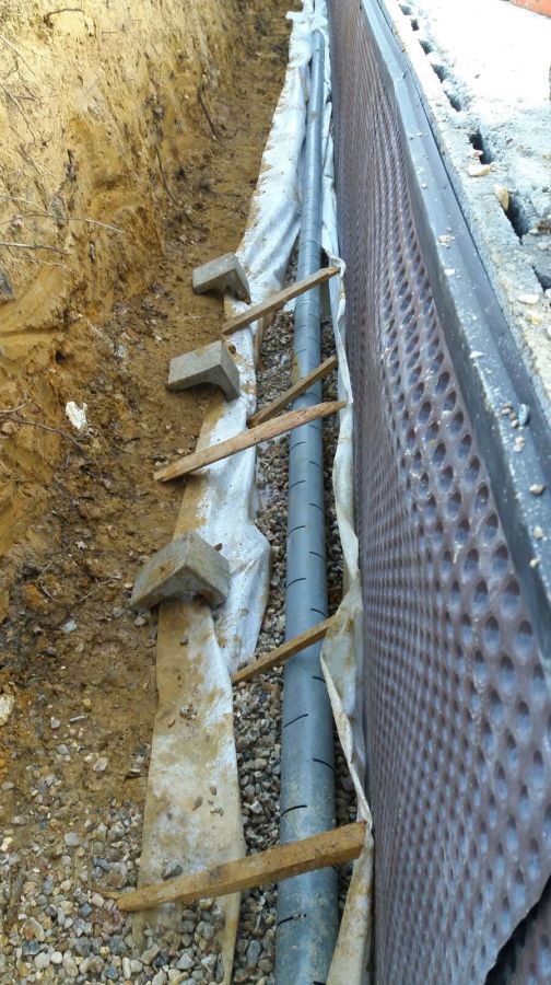 il s'agit de l'installation des tuyau du drainage des fondations