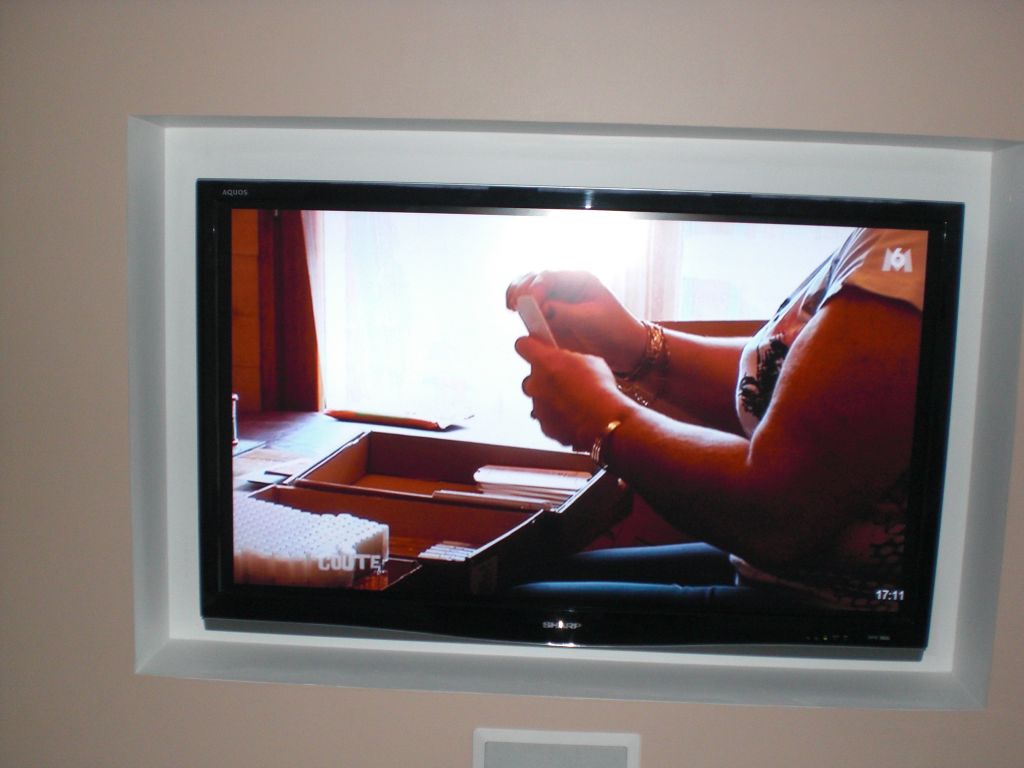TV LCD et Enceintes Encastrées dans le mur - 24 messages