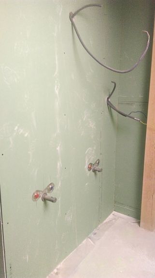 Emplacement futur meuble double vasque SDB