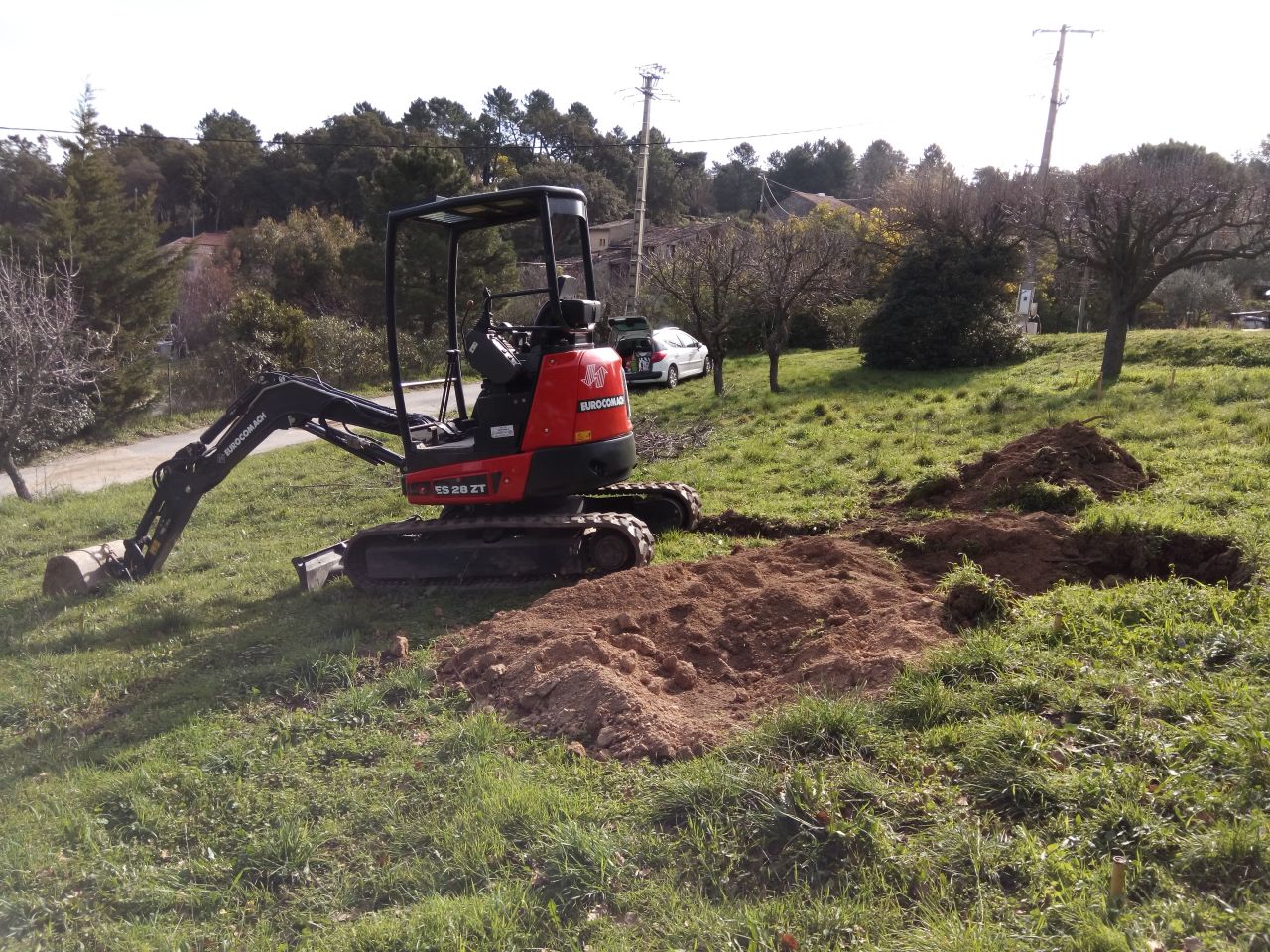 Petite pelle de 3 tonnes en place...