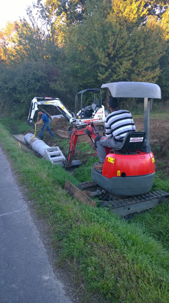 heureusement on a un voisin super sympa et qui travaille dans les travaux publics qui est venu  la rescousse! comment faire connaissance!