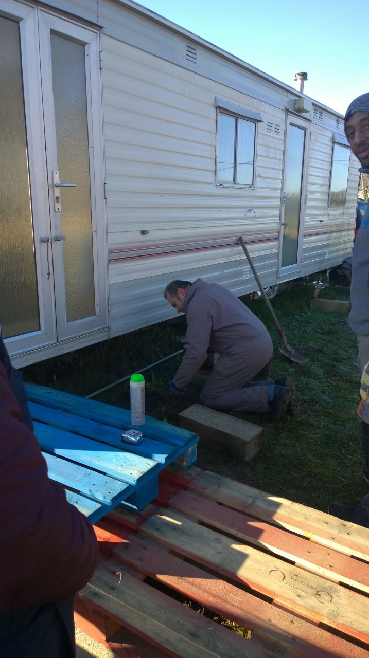 construction de la terrasse du mobilhome par Jrme et mon pre, pour agrandir l'espace