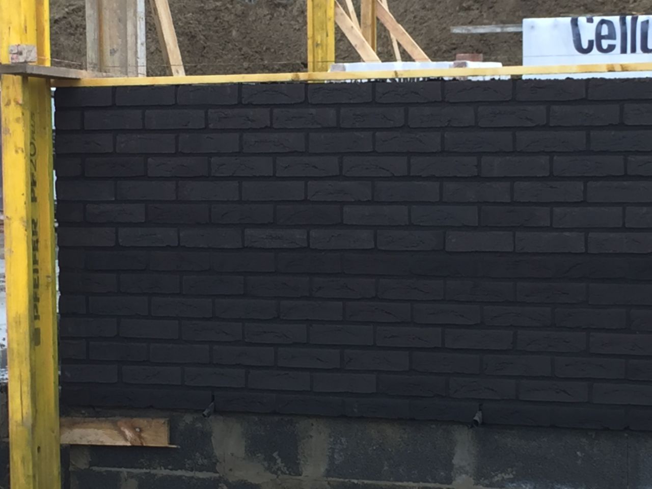 Montage des briques noires