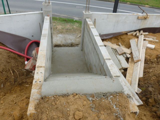 Escaliers et mur de soutènement Escaliers et mur de soutènement