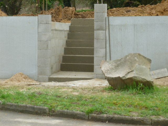 Escaliers et mur de soutènement Escaliers et mur de soutènement