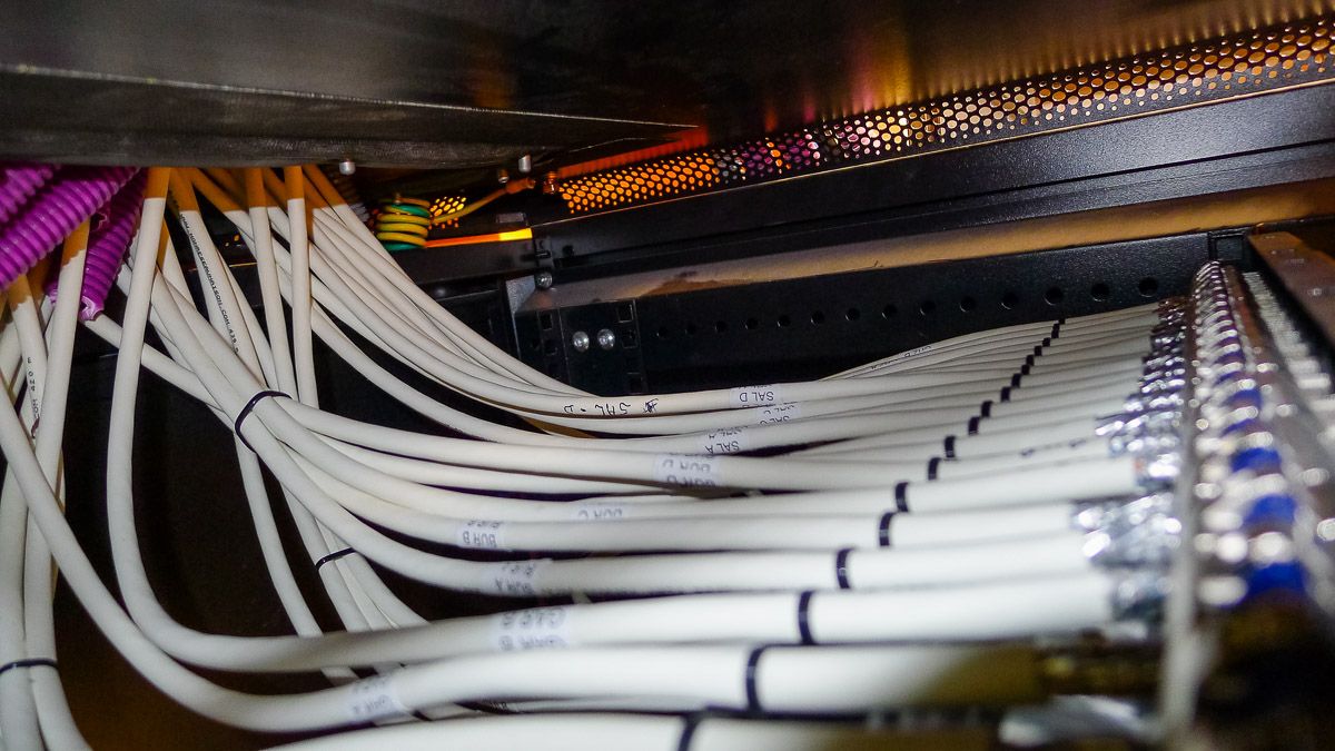 installateurs de câbles de réseau informatique