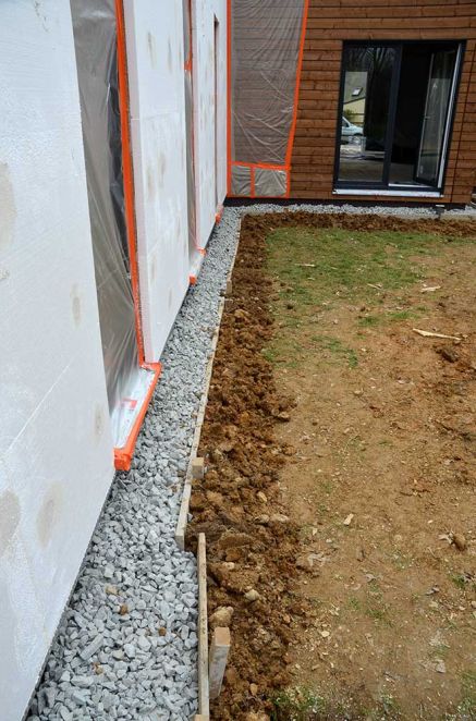 Mise en place des cailloux et du reseau d'eau pluvial