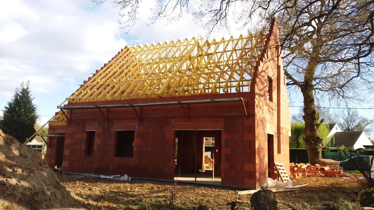 Il s'agit de la réalisation de la charpente de la maison