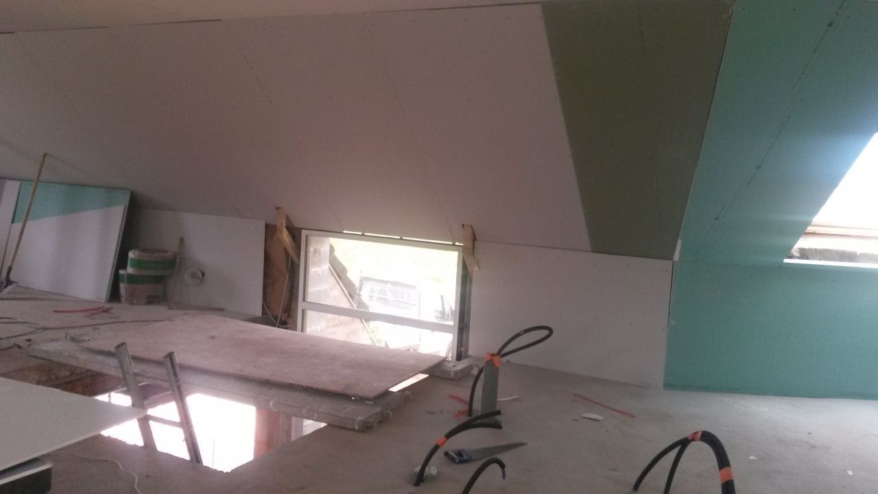 pose des placo au dessus du vide sur hall