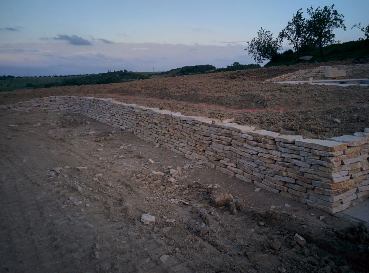 Muret en pierre sche du Lot