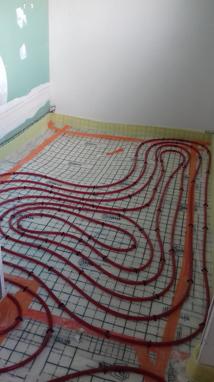 Salle de bain parentale, réservation pour la douche.