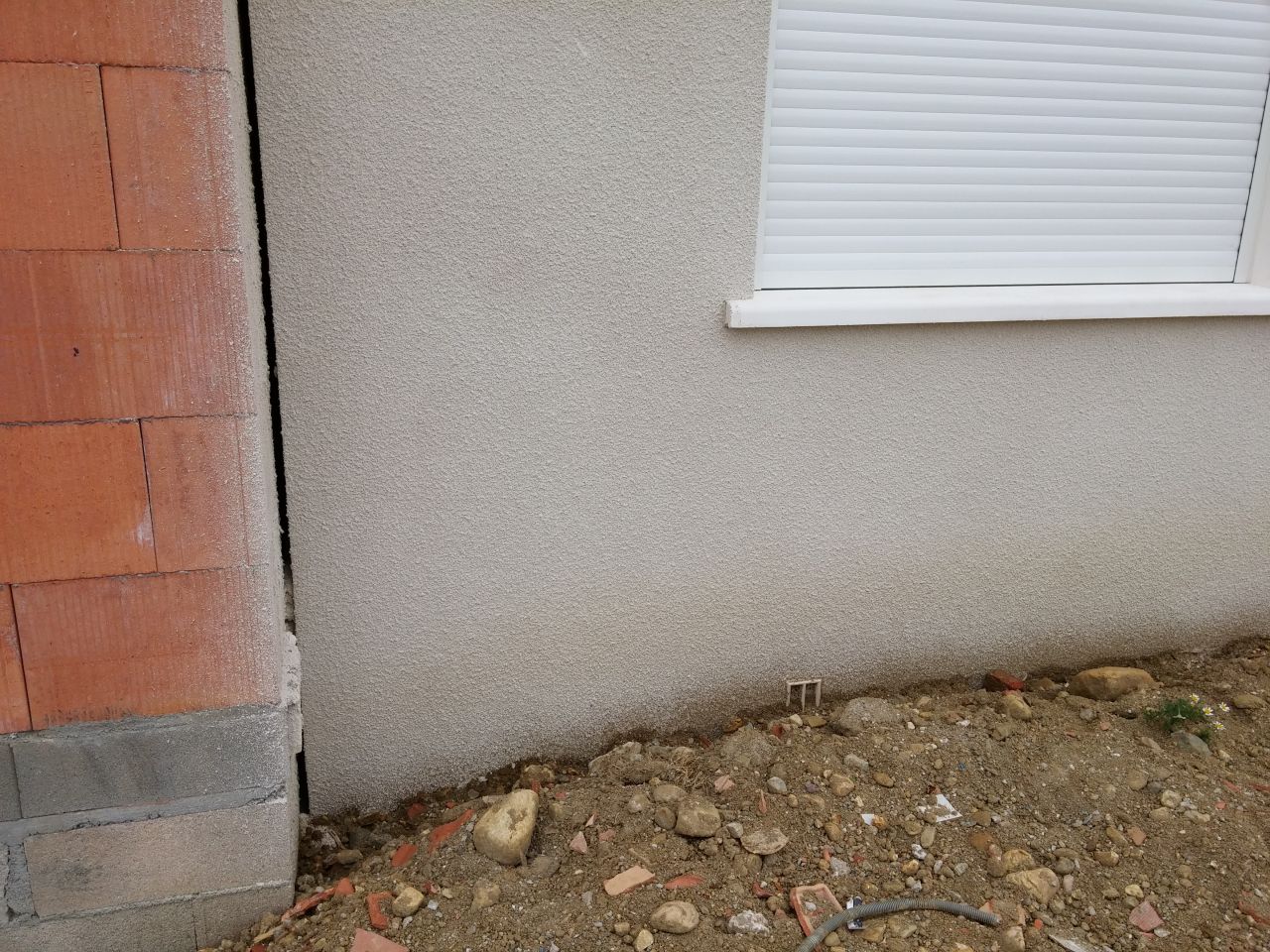 Pauvre petite ventilation en train de se noyer sous la terre :(