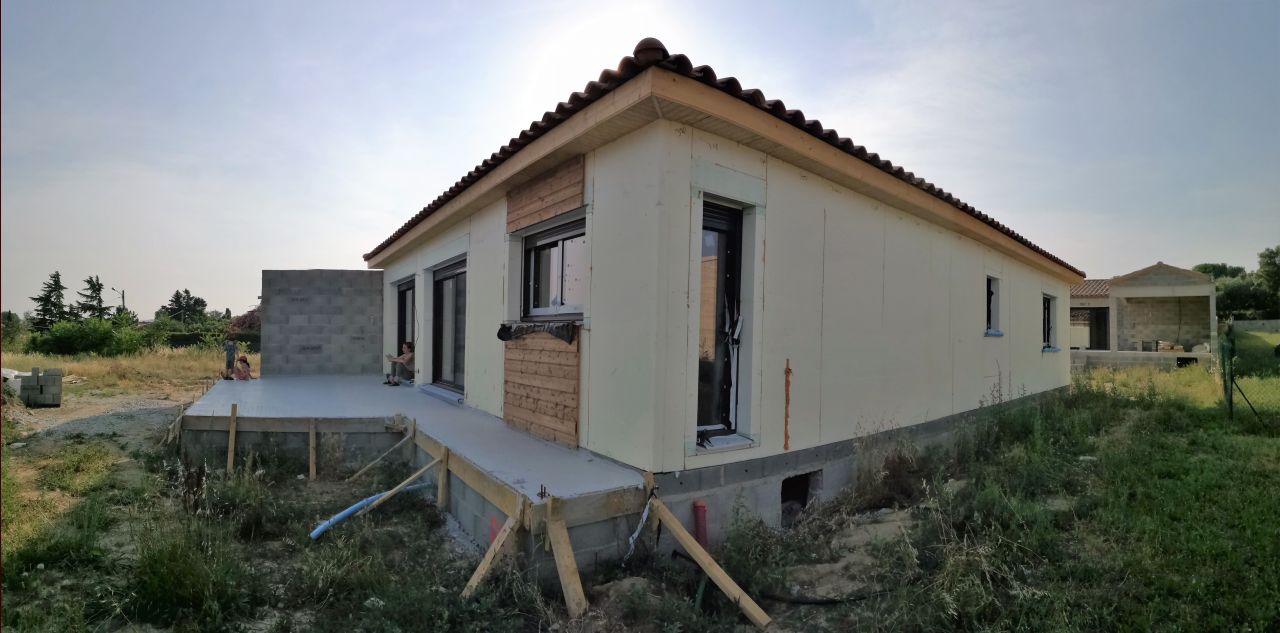 Pose de la sous face du débord de toit terminée !
