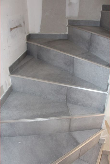 Carrelage escalier 60x60 identique au RdC