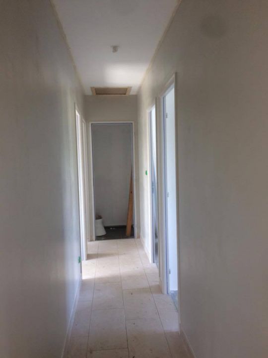 couloir peinture couleur daim de chez casto marque Colours