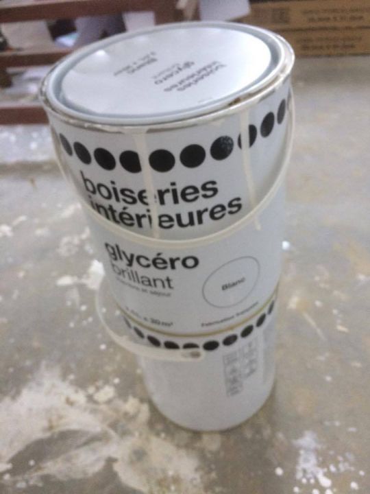 peinture porte en bois blanche