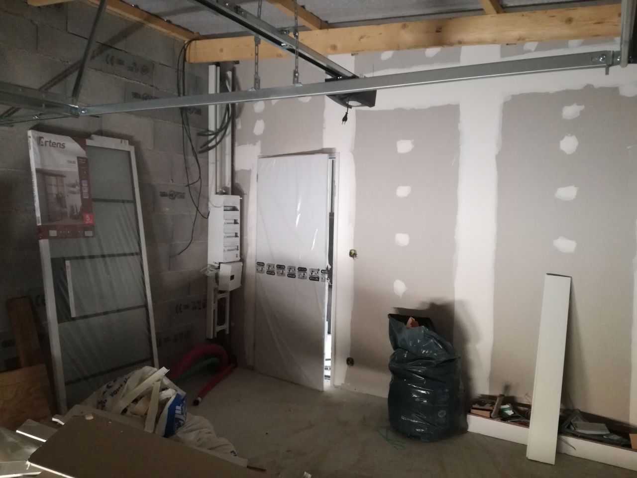 Finition des placos du garage et pose du tableau électrique