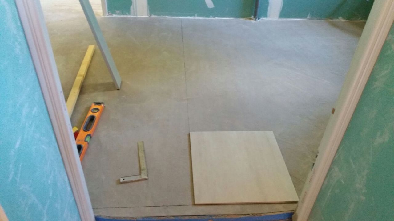 il s'agit de la pose du carrelage du cellier