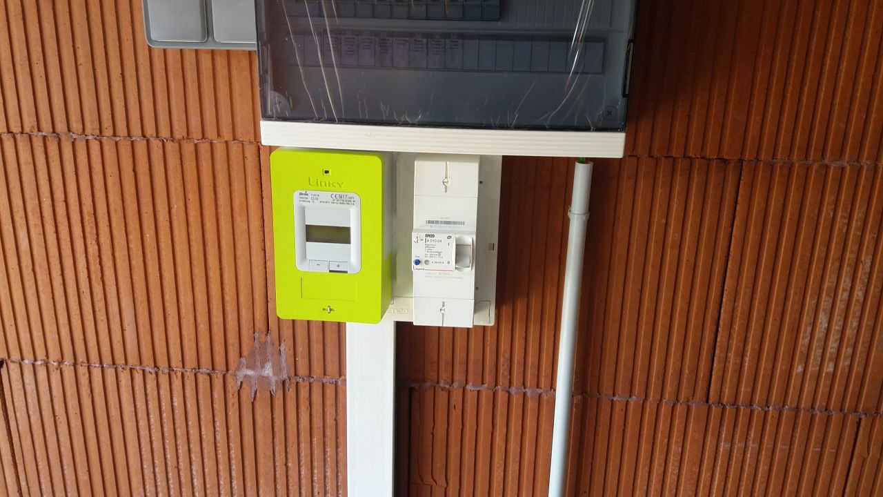 il s'agit du raccordement electrique et de l'installation du compteur