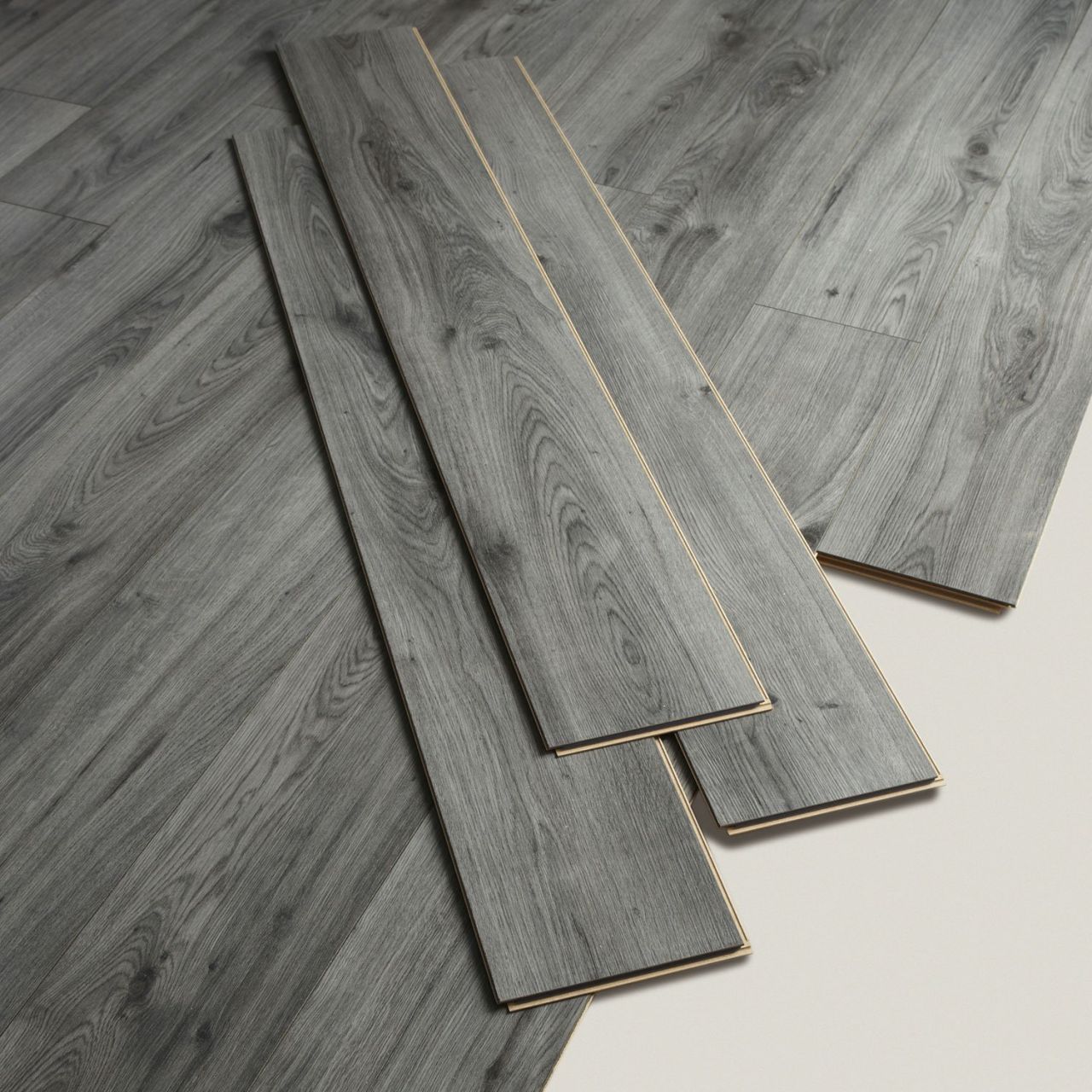 Parquet pour les chambres et le bureau.