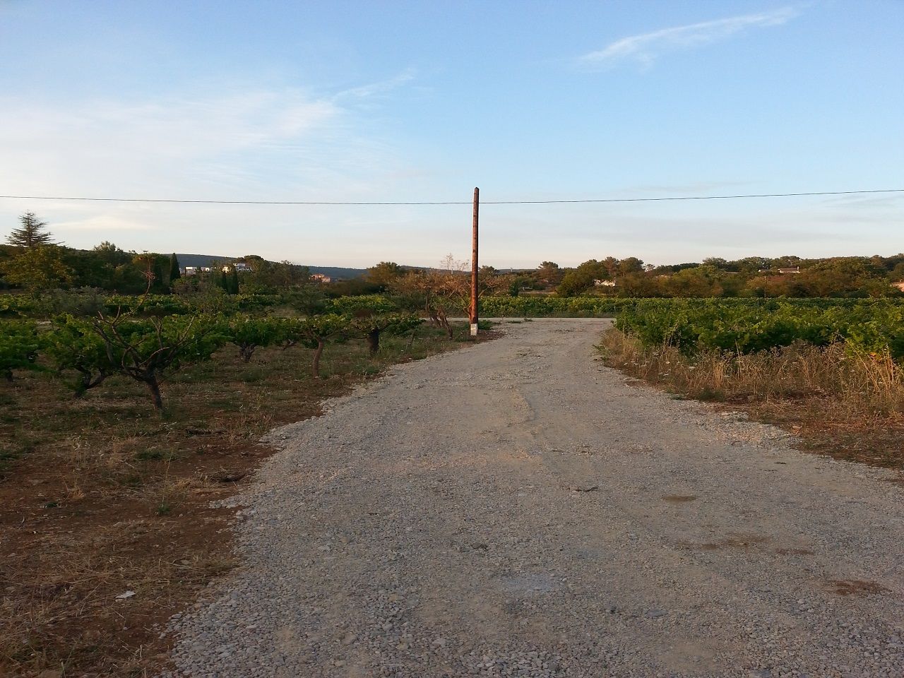 Installation poteau et coffret lectrique pour la viabilisation.