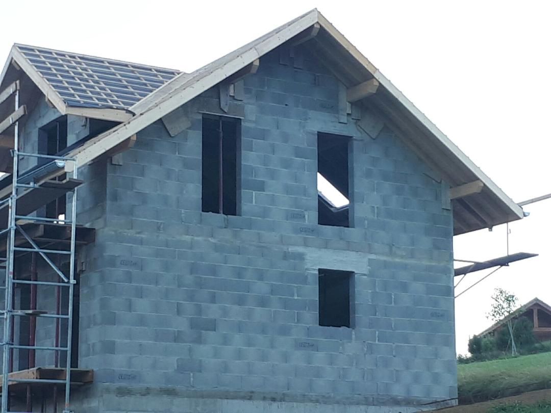 Voile pare-pluie pos.
<br />
On voit le trou pour le velux au dessus de l'escalier.