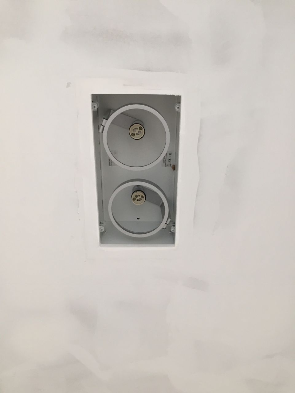 Lampe intégrée au plafond