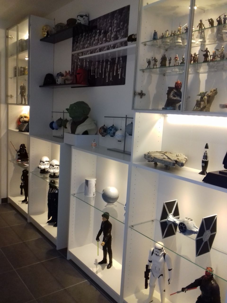 Le couloir se transforme en musée Star Wars
