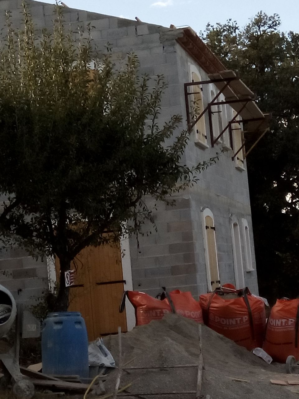 pose des rangs de génoises