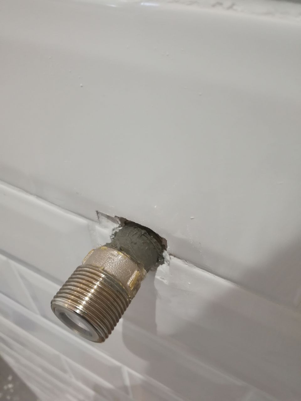 Raccord Excentré (livré avec la colonne de douche) Hansgrohe 240