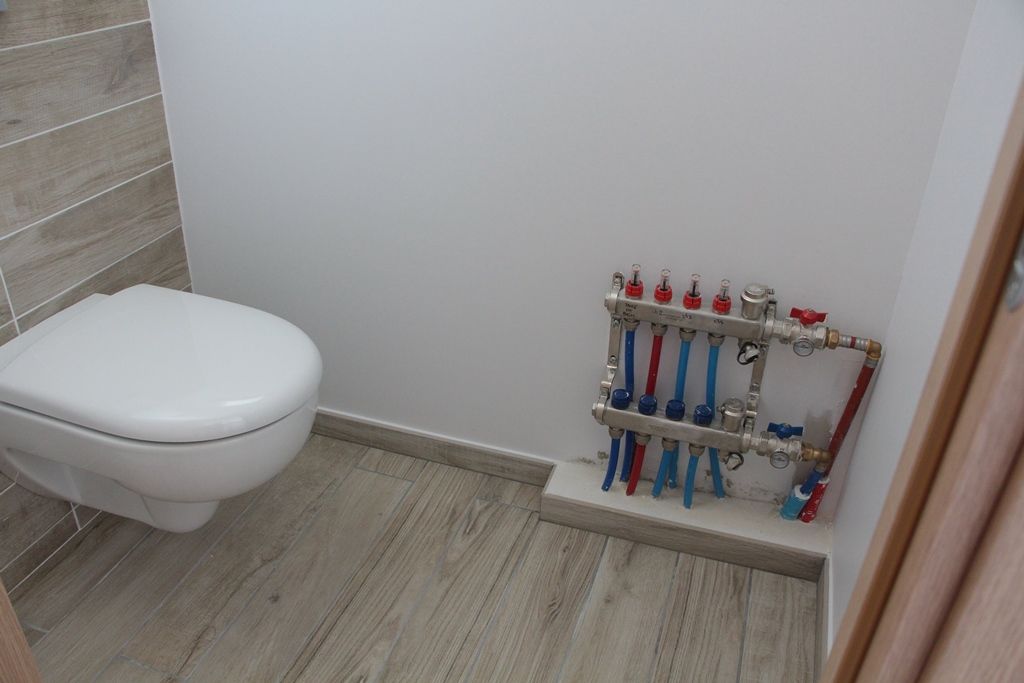 WC étage et distribution plancher chauffant fini avec le "carrelage-parquet"