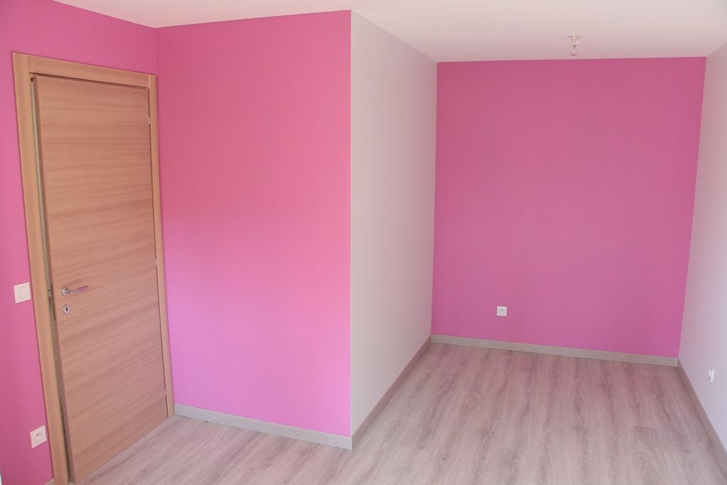 Chambre de notre fille avec parquet et peintures terminées !