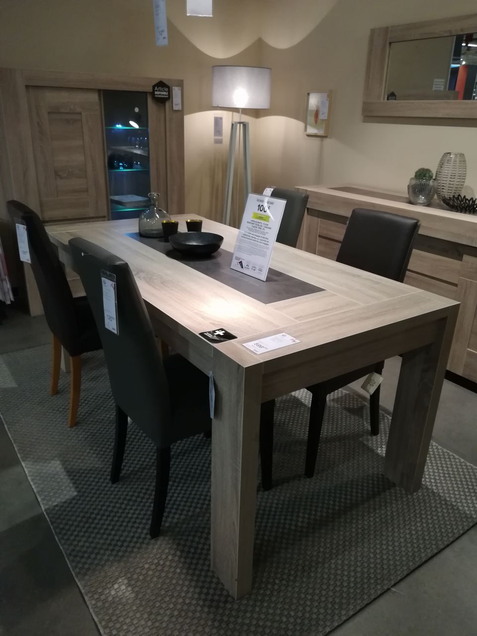 Future table de salle à manger