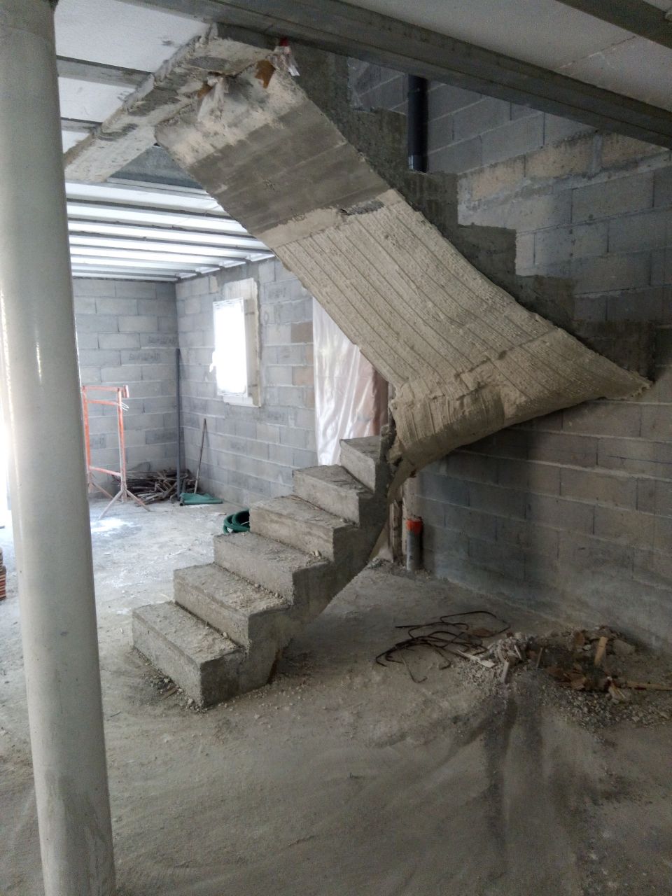 escalier béton décoffré... pas mal!