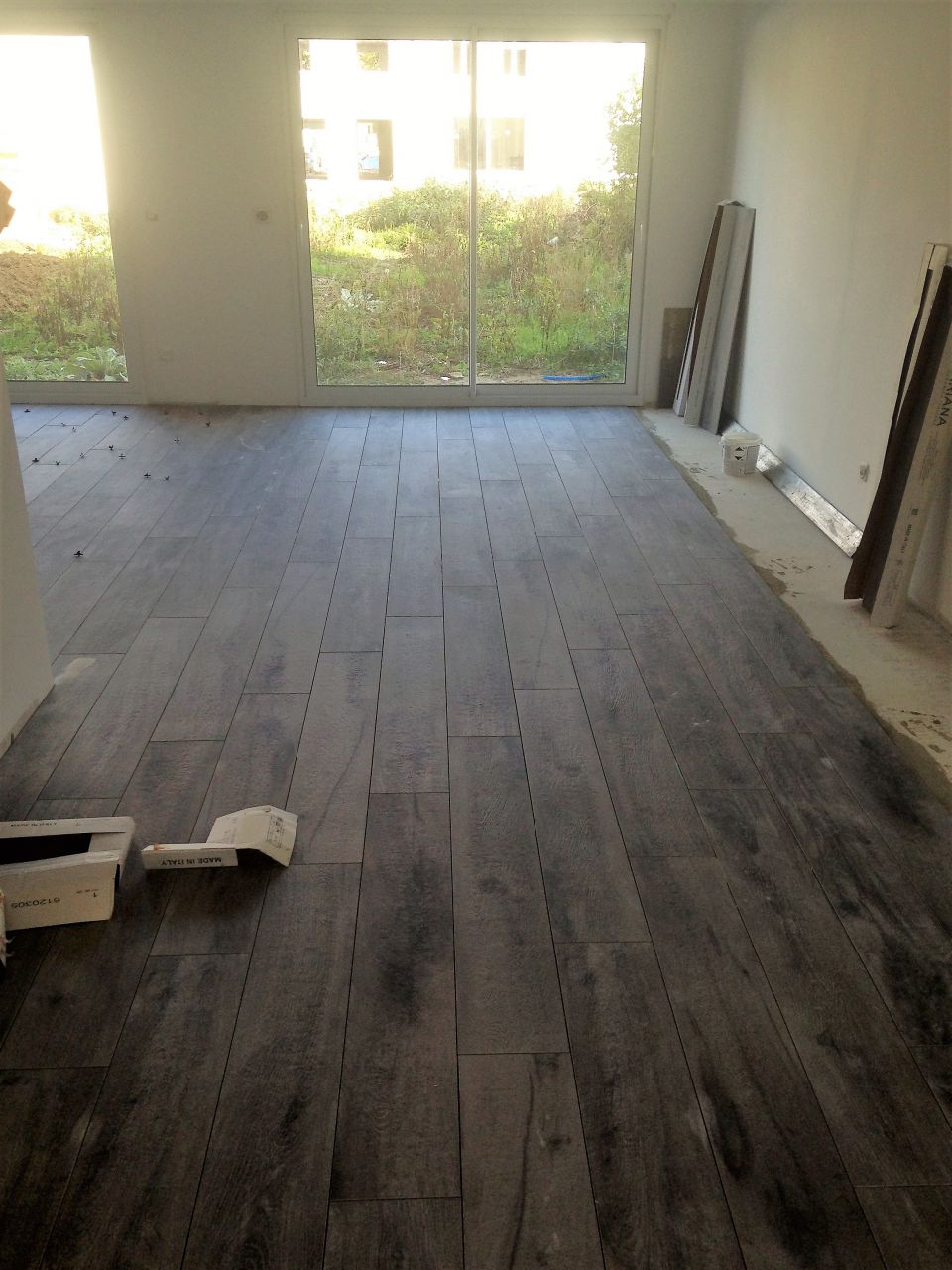 carrelage pièce à vivre en cours