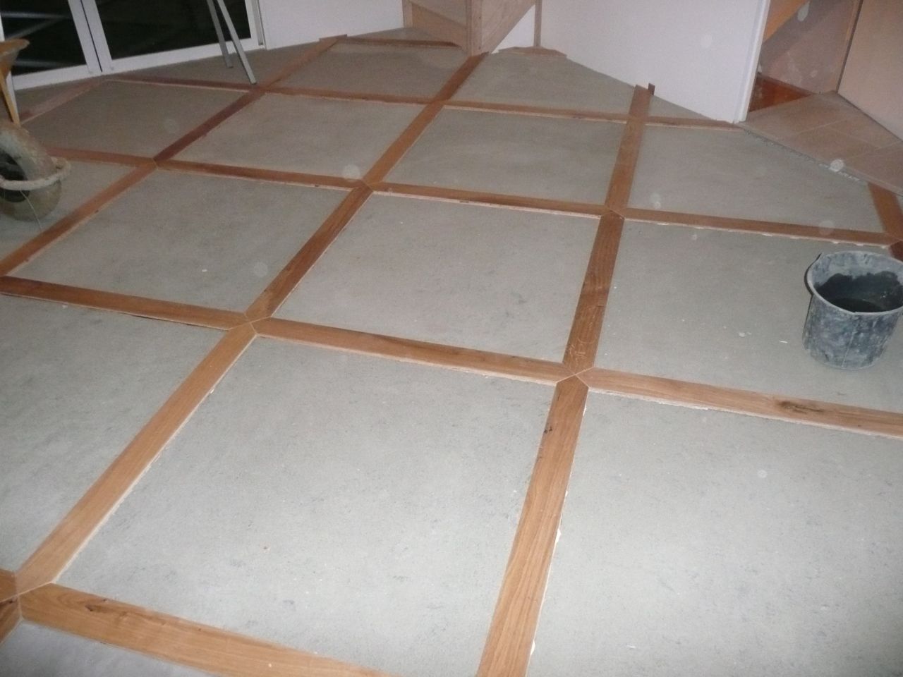 bois posé, reste à trouver le carrelage qui va avec!!