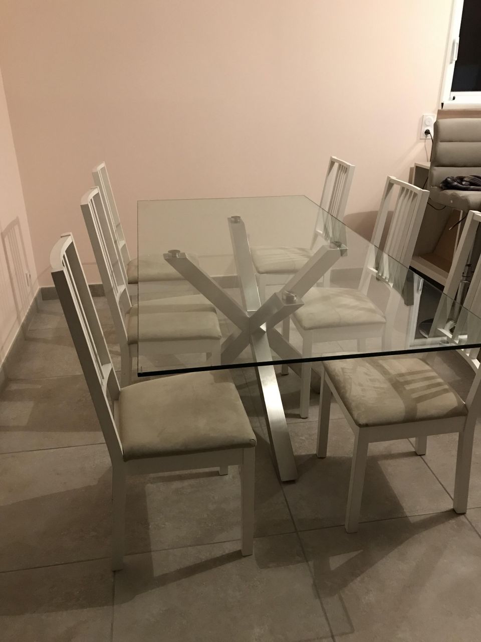 Table avec plateau verre et pied inox