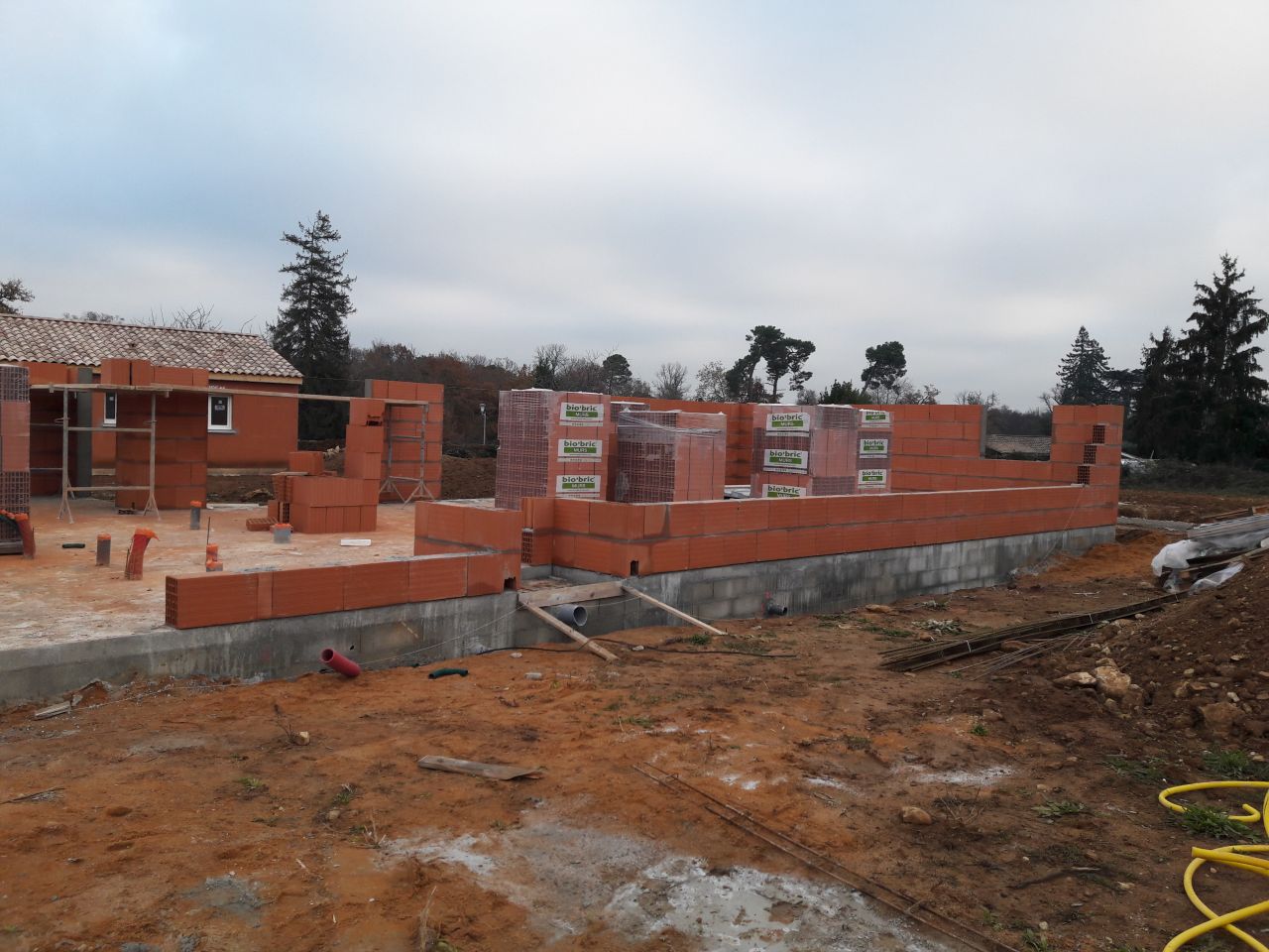 Début de l'élévation des murs